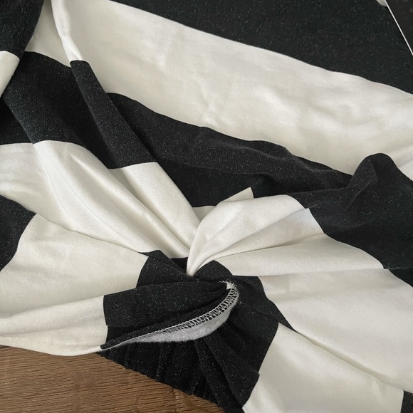 ALICE + OLIVIA-NWT Striped Cropped Sweatshirt